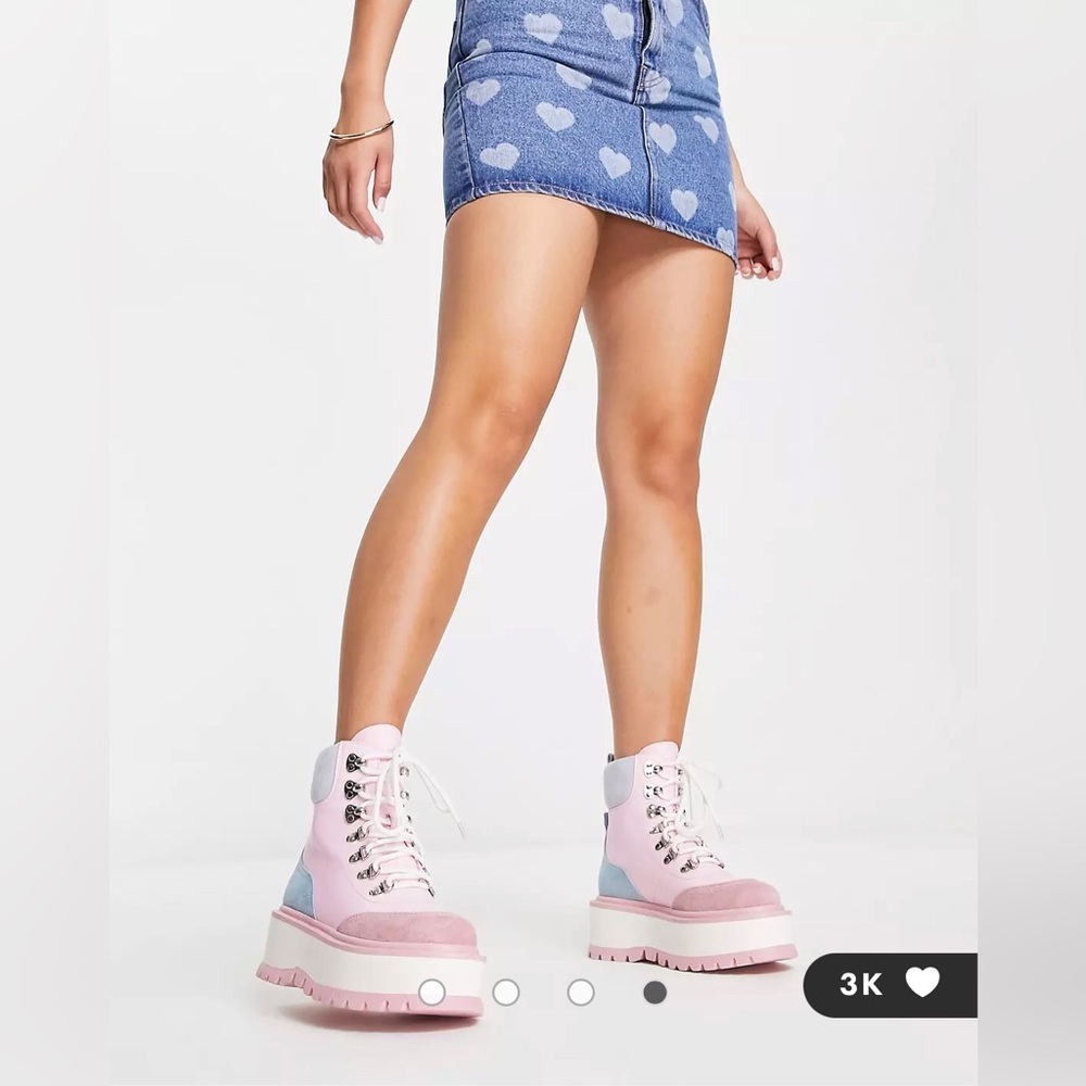 NWOB - Platform Boots. Pastel colors.